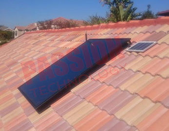 Coletor solar fechado de placa lisa da circulação com os acessórios de cobre da conexão