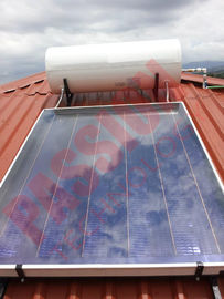 O telhado pressionou o aquecedor de água solar da placa lisa, revestimento azul posto solar do filme do calefator
