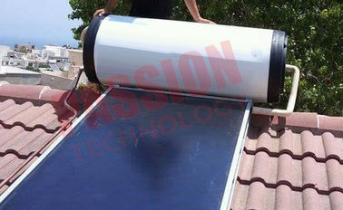 O calefator de água quente do coletor térmico solar da placa lisa, telhado montou o calefator de água solar