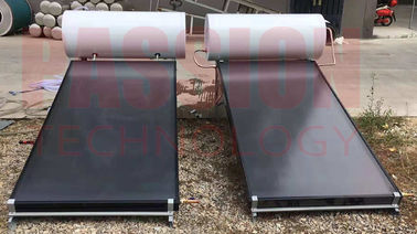 aquecedor de água solar pressurizado da placa 150L lisa, tanque exterior de aço pintado do abastecimento de água branco quente solar